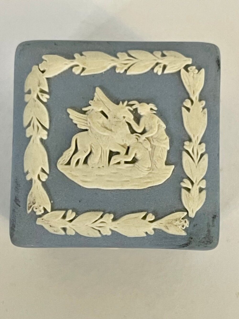 VINTAGE WEDGWOOD BLUE JASPERWARE SQUARE TRINKET BOX WITH LID 1.5" x 1.5" x 1.5